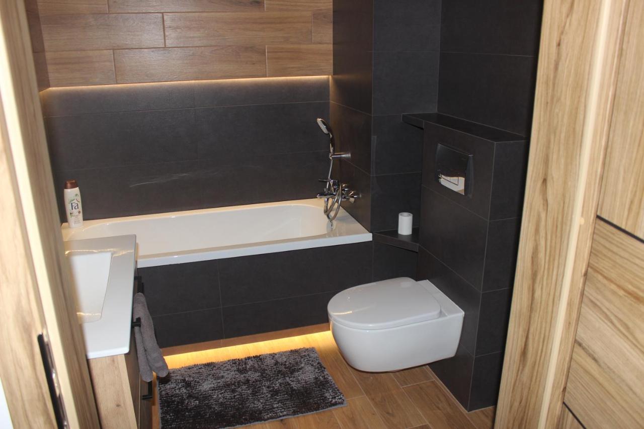 Apartament Chopina Łomianki Exteriör bild