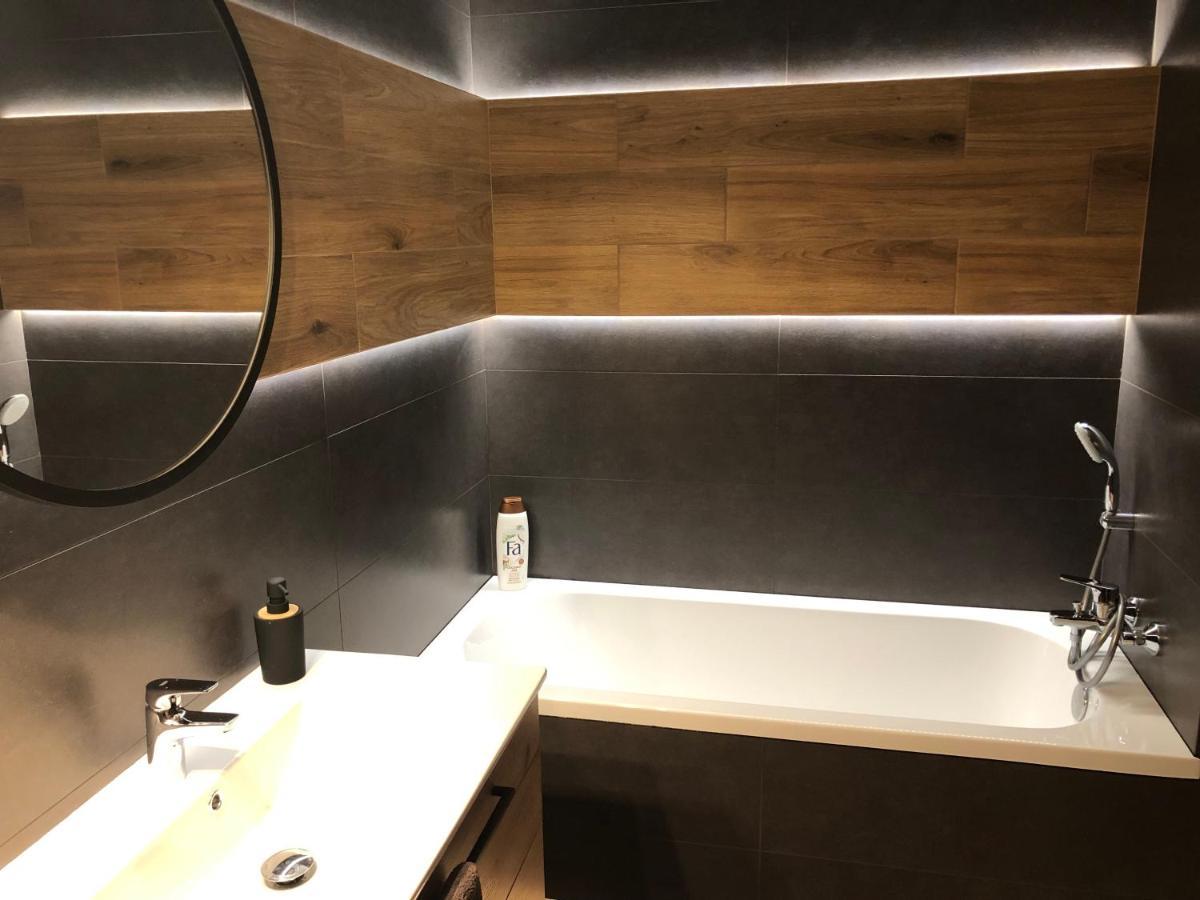 Apartament Chopina Łomianki Exteriör bild