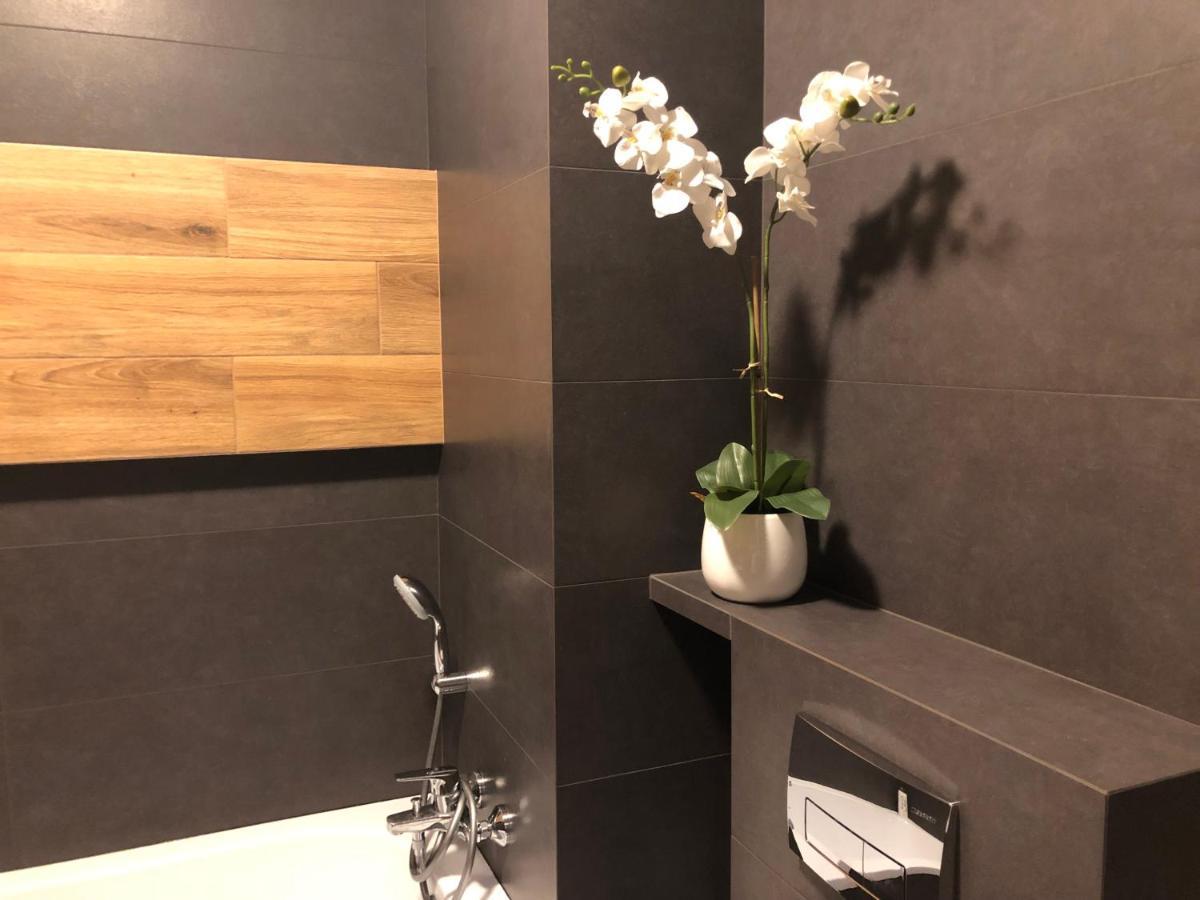 Apartament Chopina Łomianki Exteriör bild